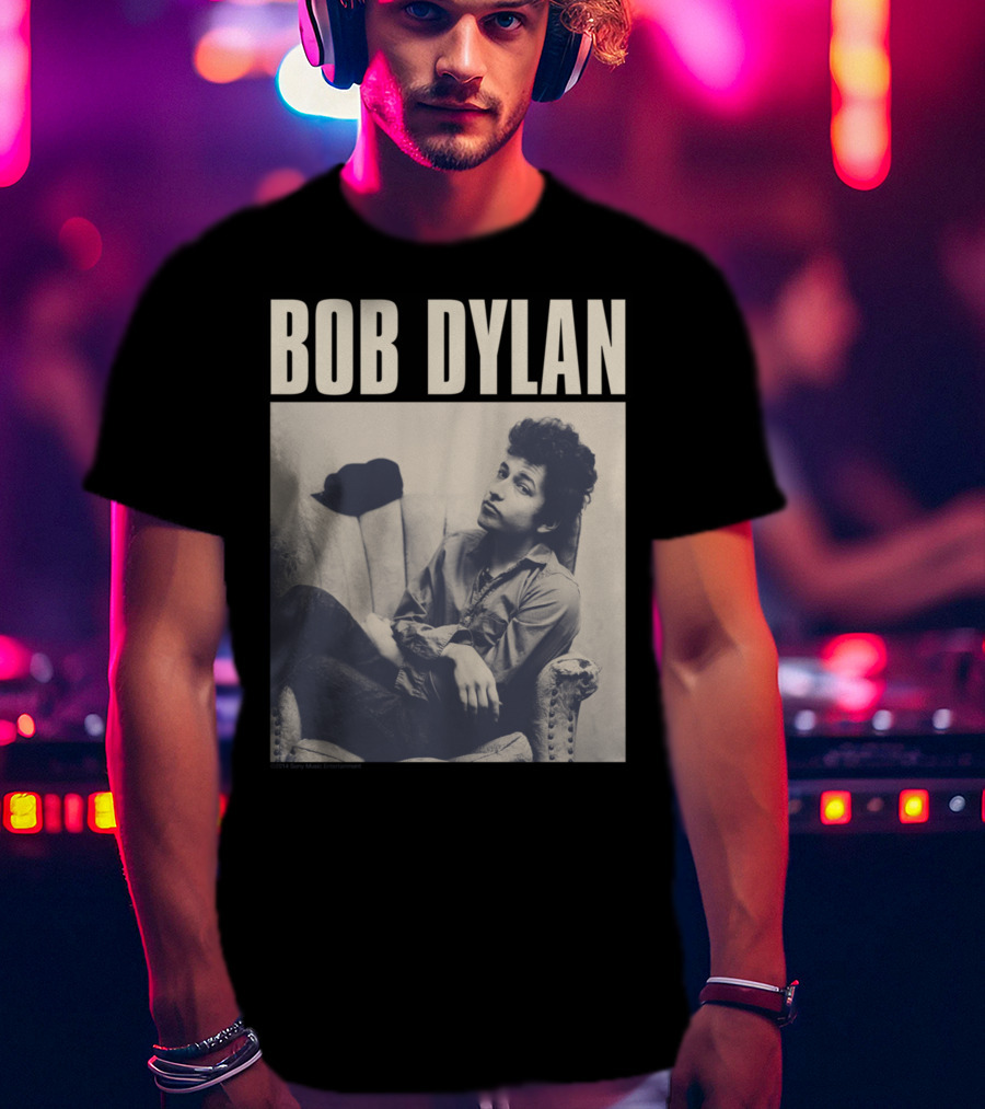 Bob Dylan Sitting On Chair Iconic Photo T-Shirt