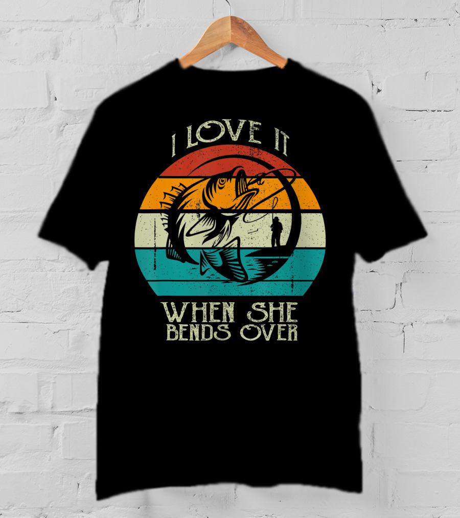 I Love It When She Bends Over Vintage Fishing Lover Retro Sunset T-Shirt