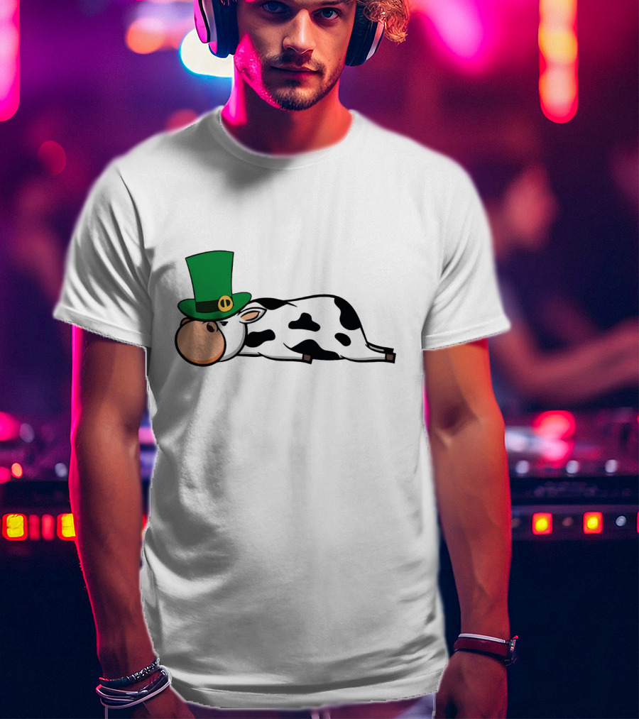 St Patricks Day Drunken Beer Party Cow With Irish Leprechaun Hat T-Shirt