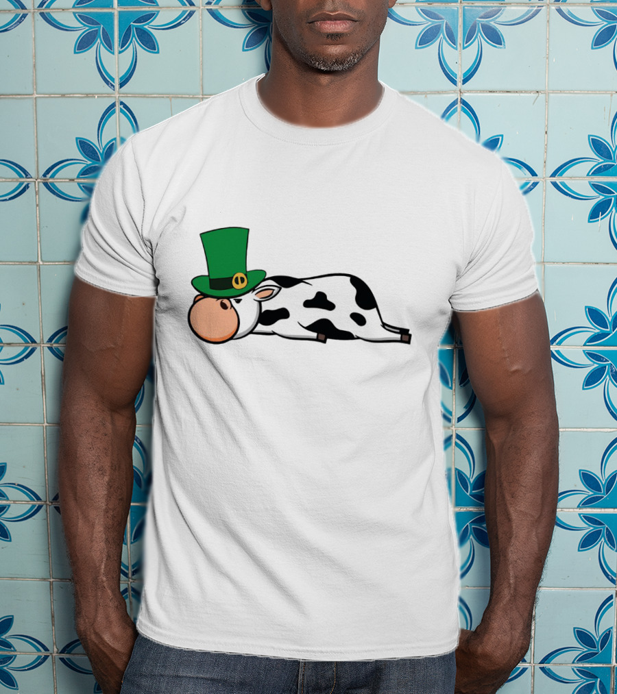 St Patricks Day Drunken Beer Party Cow With Irish Leprechaun Hat T-Shirt
