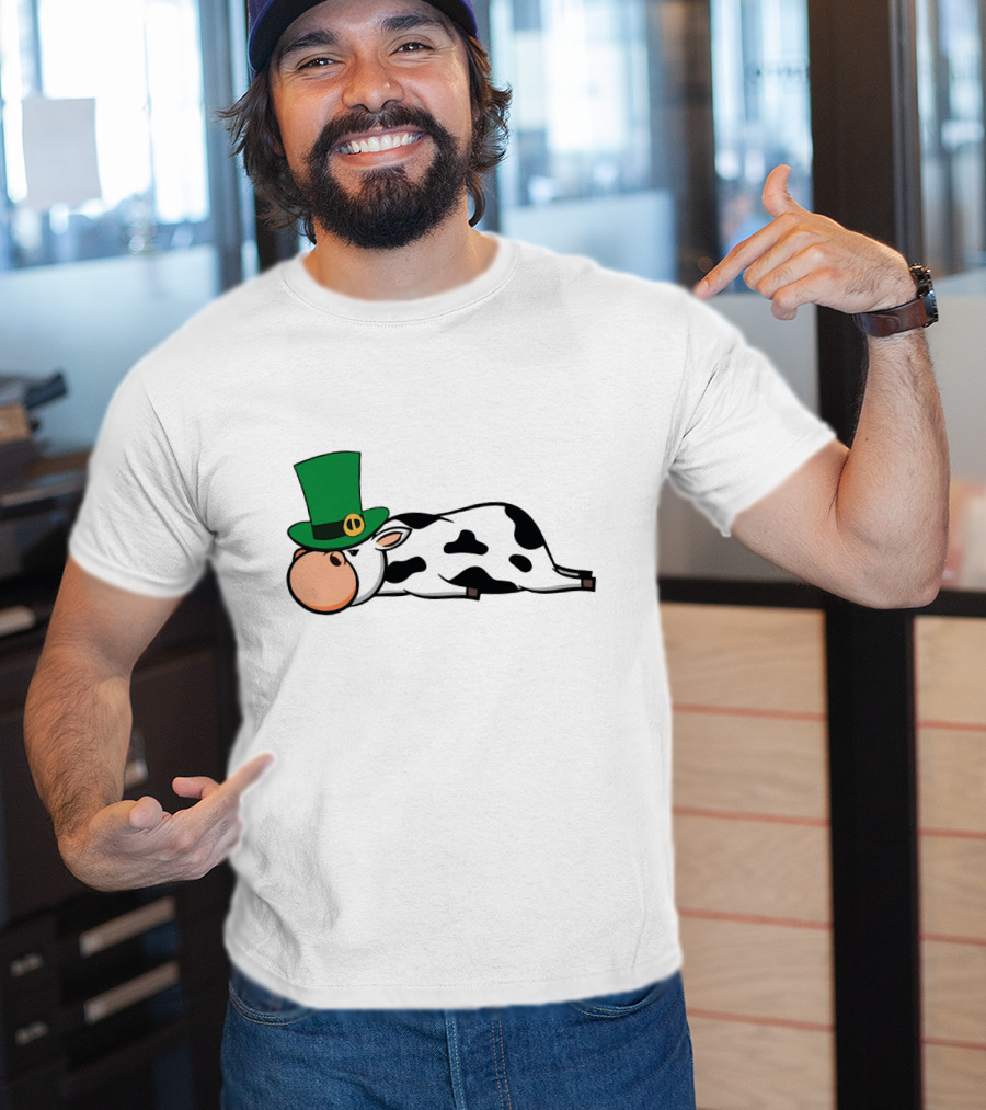 St Patricks Day Drunken Beer Party Cow With Irish Leprechaun Hat T-Shirt