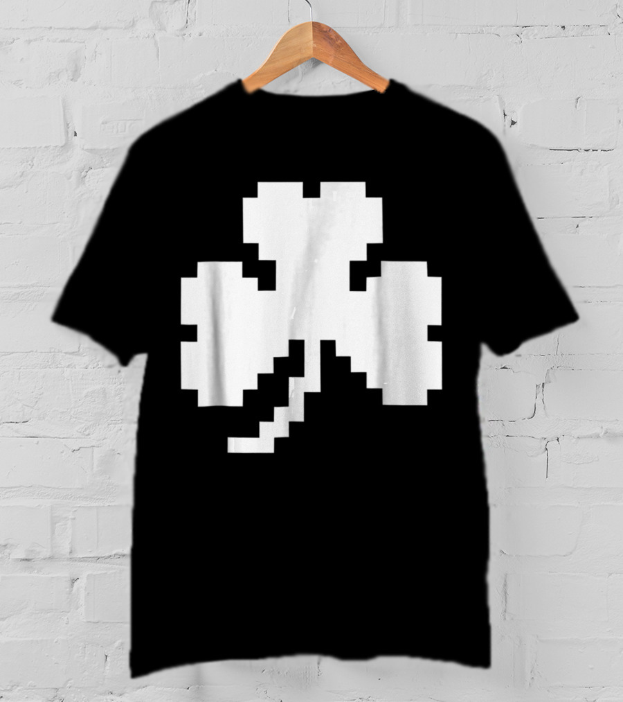 Clover Pixel Irish Shamrock Retro Gaming T-Shirt