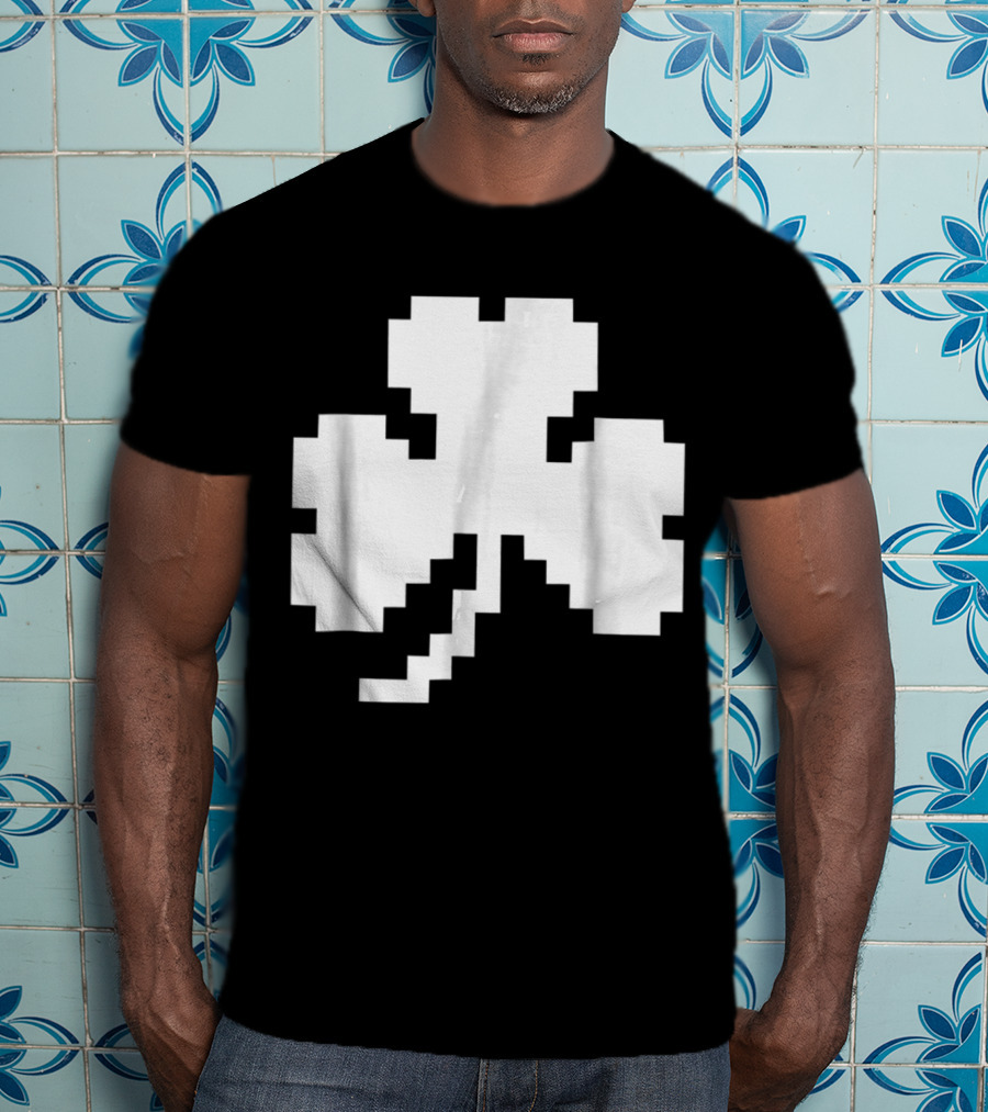 Clover Pixel Irish Shamrock Retro Gaming T-Shirt