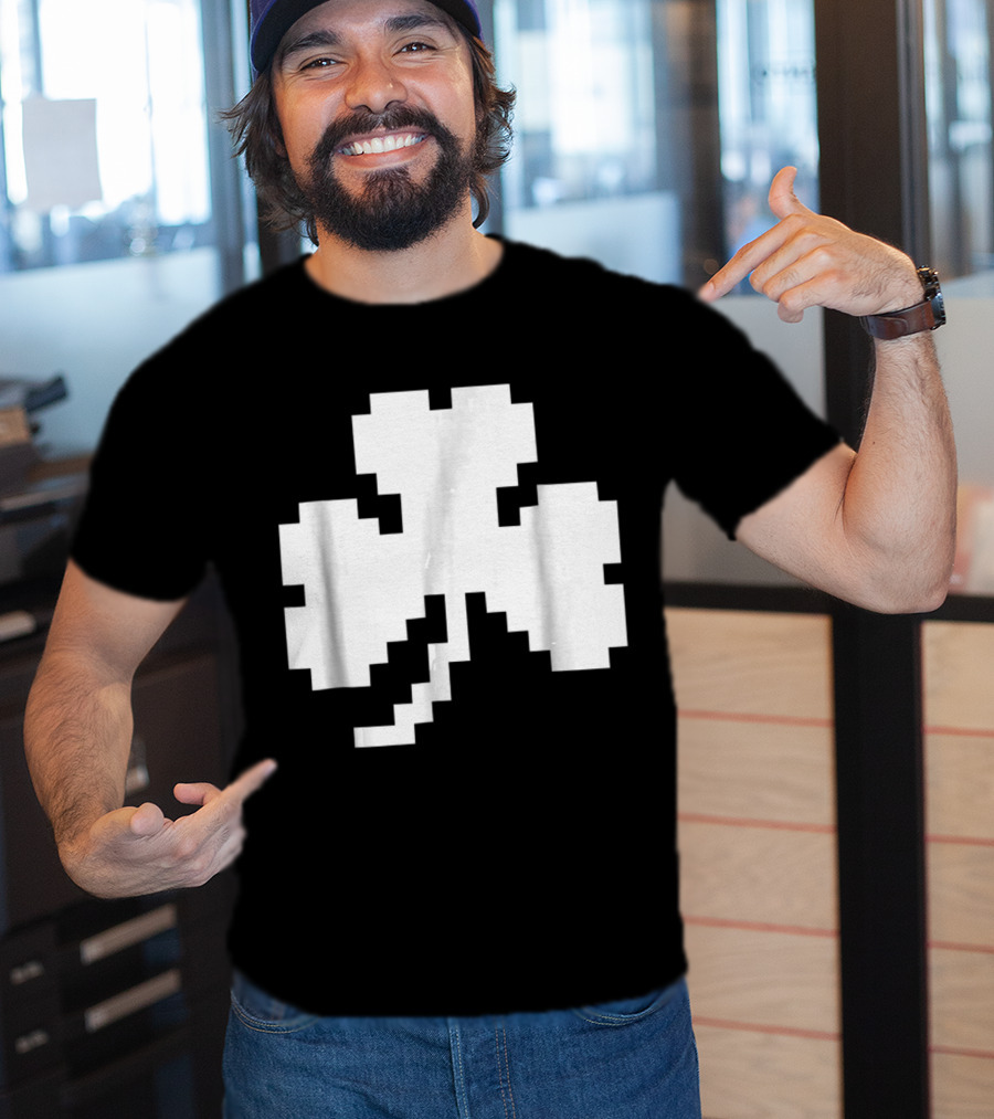 Clover Pixel Irish Shamrock Retro Gaming T-Shirt