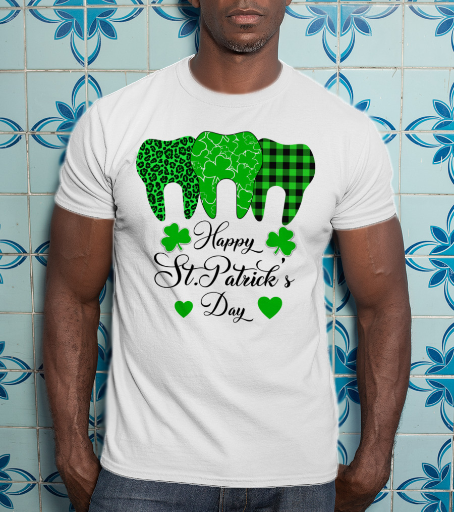 Happy St Patrick's Day Funny Dentist Clover Tooth T-Shirt