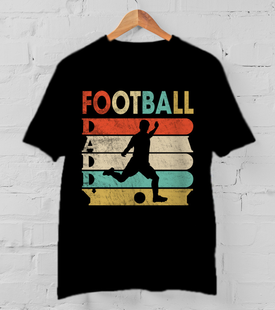 FOOTBALL DADDY Vintage Silhouette Soccer Kicking Retro Stripes T-Shirt