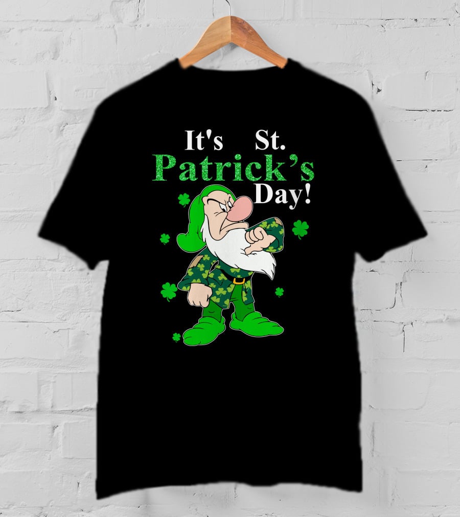 It's St Patrick's Day Grumpy Dwarf Shamrocks Green T-Shirt