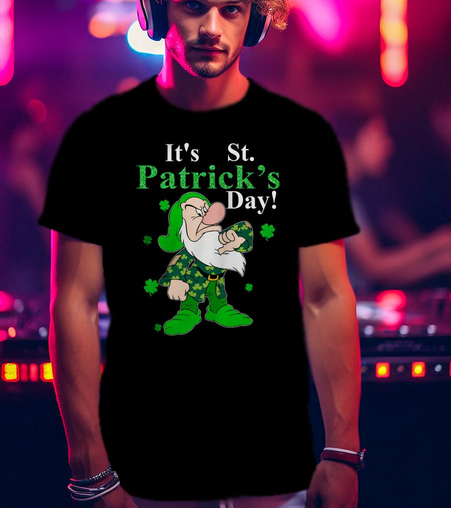 It's St Patrick's Day Grumpy Dwarf Shamrocks Green T-Shirt