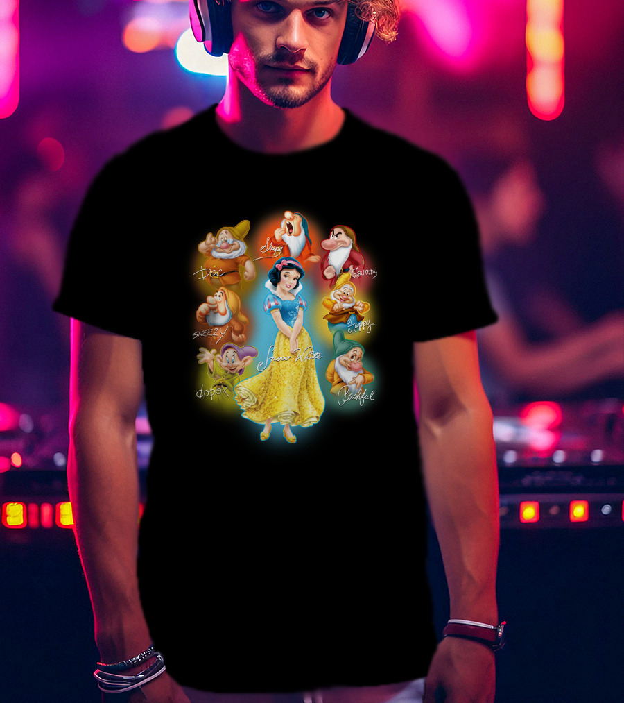 Snow White Signature With Doc, Sleepy, Sneezy, Dopey, Grumpy, Happy, Bashful T-Shirt