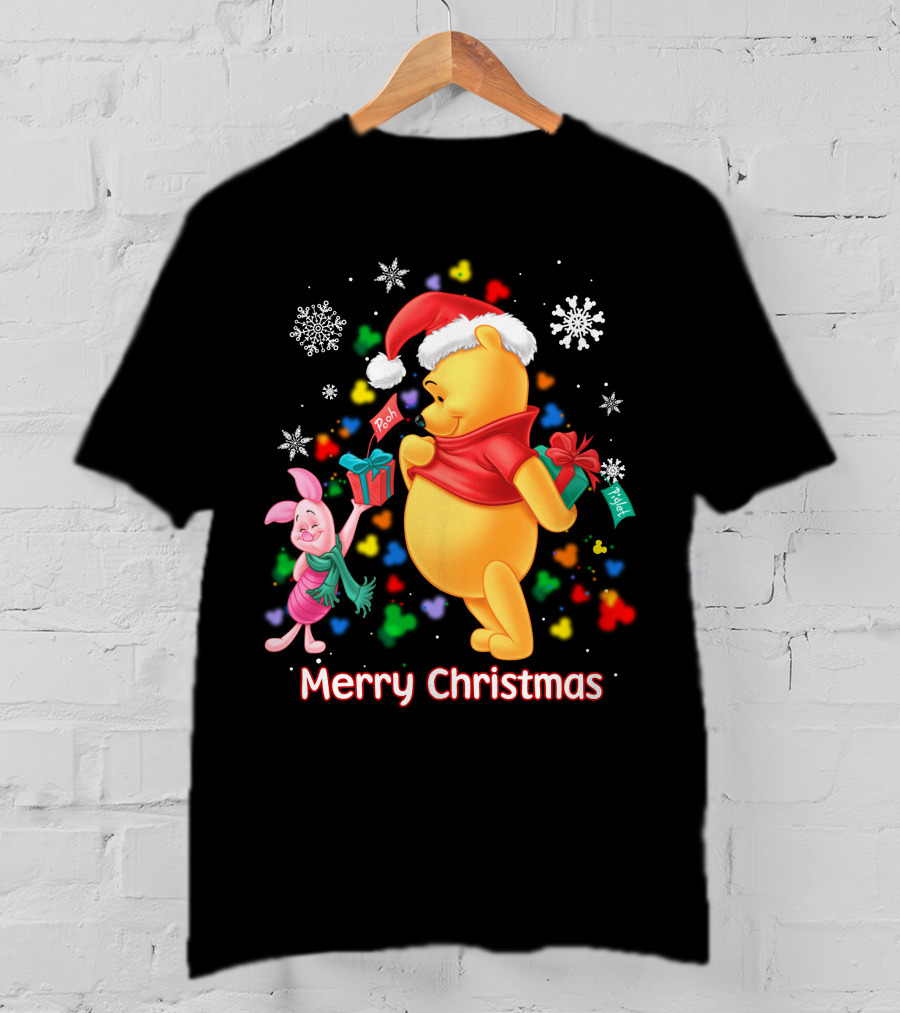 Merry Christmas Pooh And Piglet Snowflakes And Presents T-Shirt