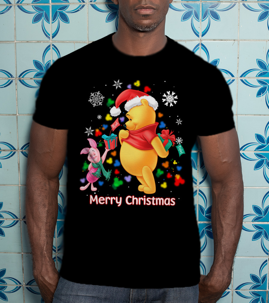 Merry Christmas Pooh And Piglet Snowflakes And Presents T-Shirt
