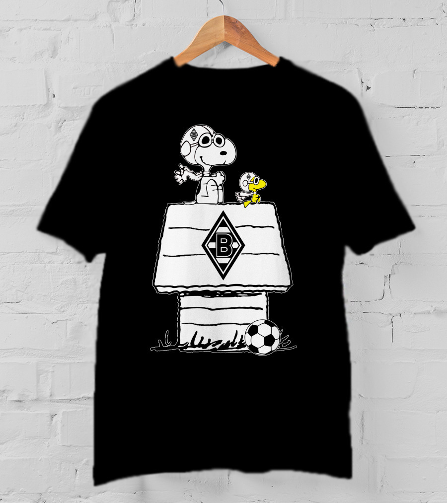 Borussia Mönchengladbach Snoopy And Woodstock Soccer Doghouse T-Shirt