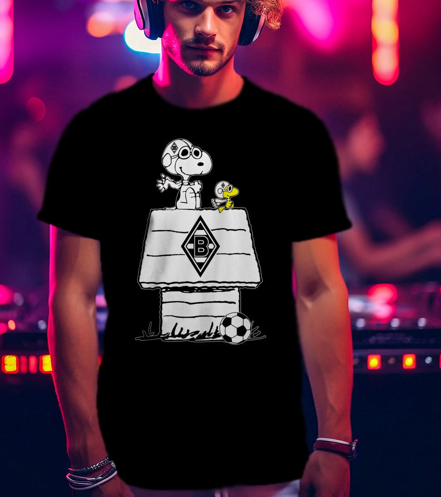 Borussia Mönchengladbach Snoopy And Woodstock Soccer Doghouse T-Shirt