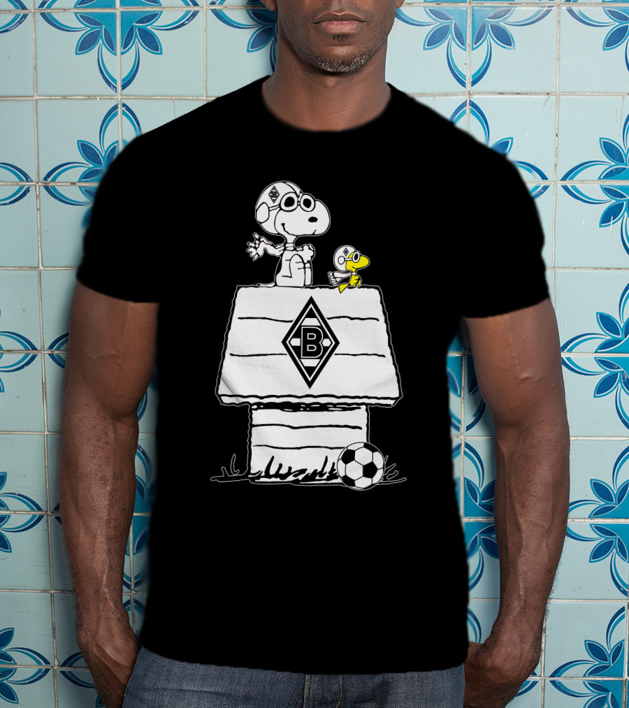 Borussia Mönchengladbach Snoopy And Woodstock Soccer Doghouse T-Shirt