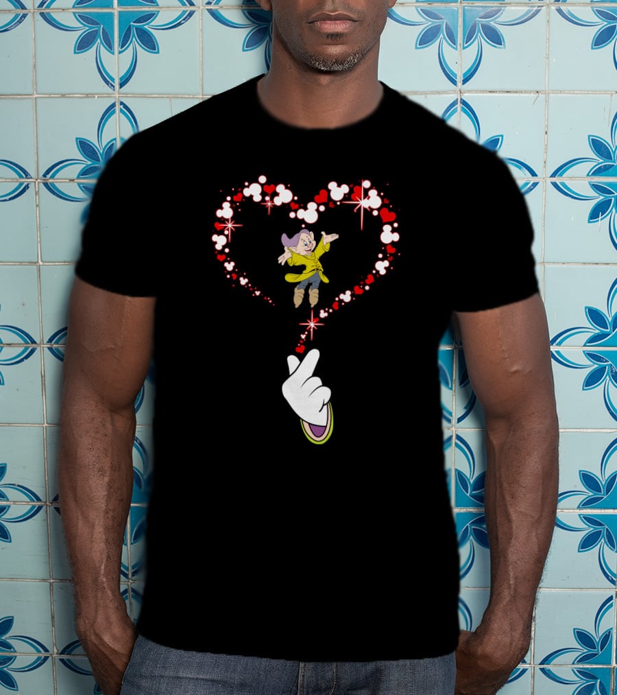 Dopey Heart Mickey Glove Magic Sparkles Circle Of Love T-Shirt