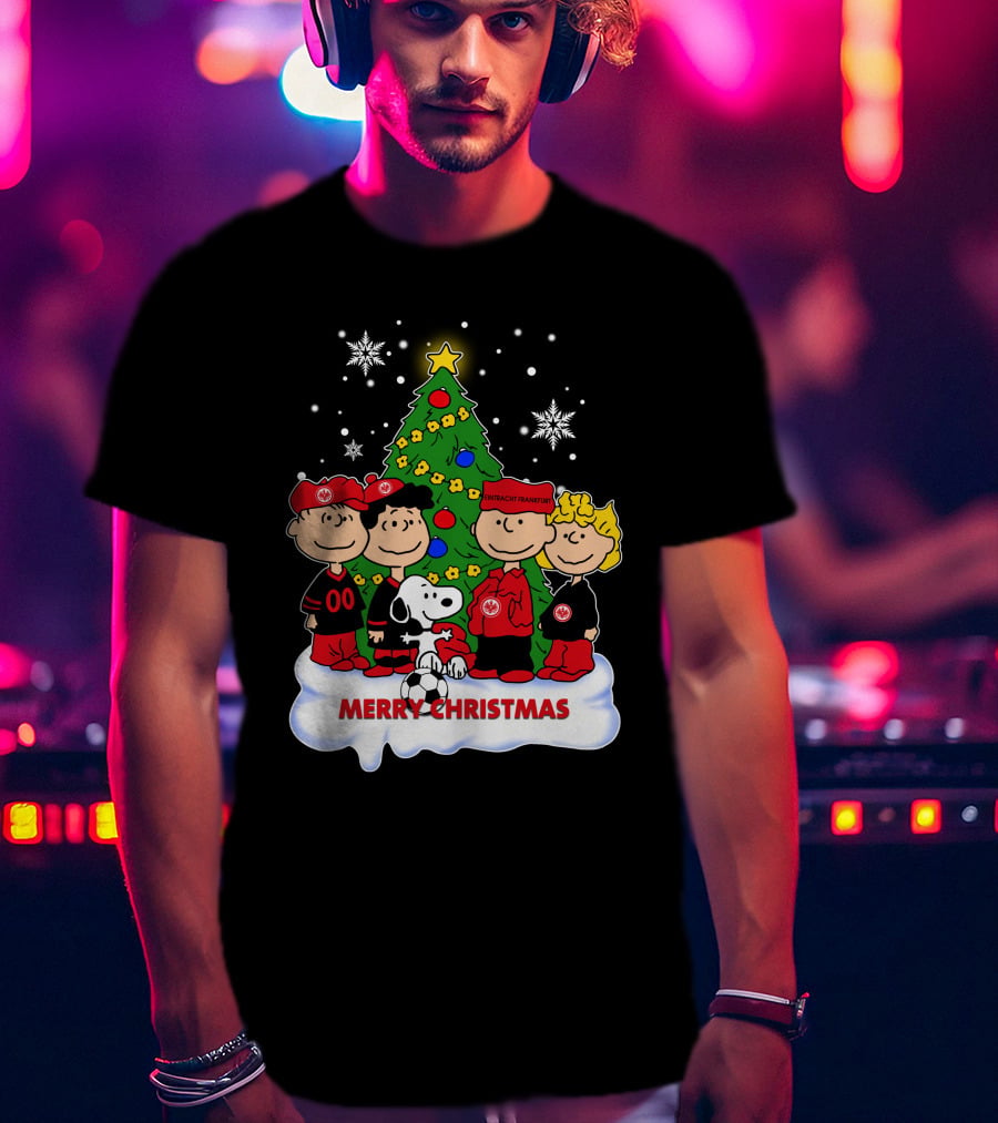 Eintracht Frankfurt Peanuts Merry Christmas With Snoopy And Christmas Tree T-Shirt