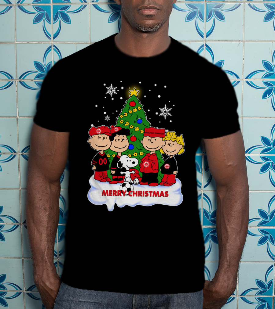 Eintracht Frankfurt Peanuts Merry Christmas With Snoopy And Christmas Tree T-Shirt