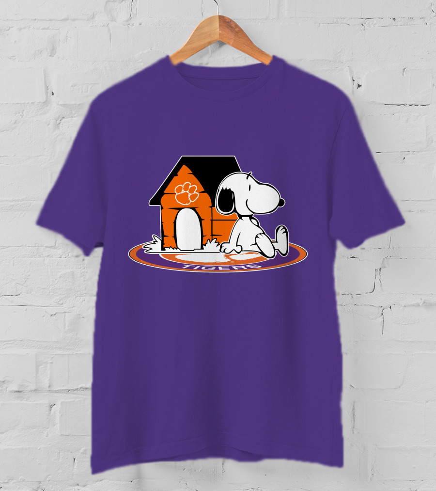 Clemson Tigers Football Forever Snoopy Doghouse Fan T-Shirt