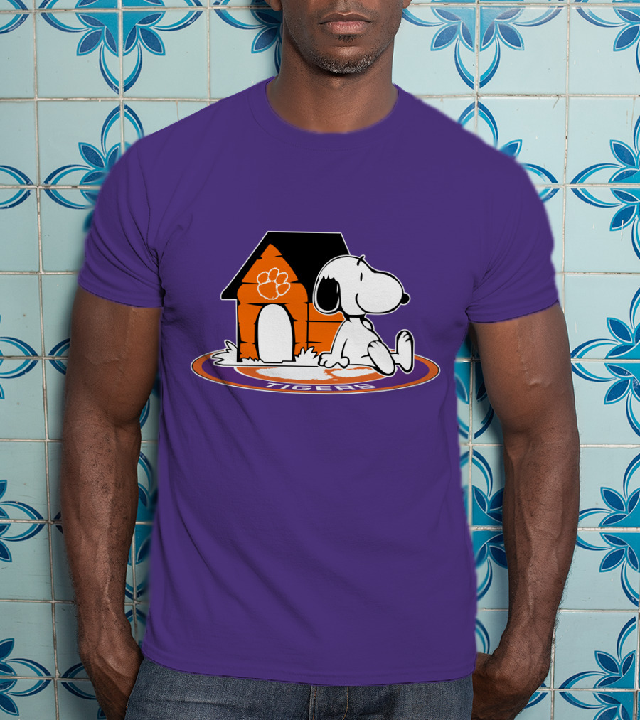 Clemson Tigers Football Forever Snoopy Doghouse Fan T-Shirt