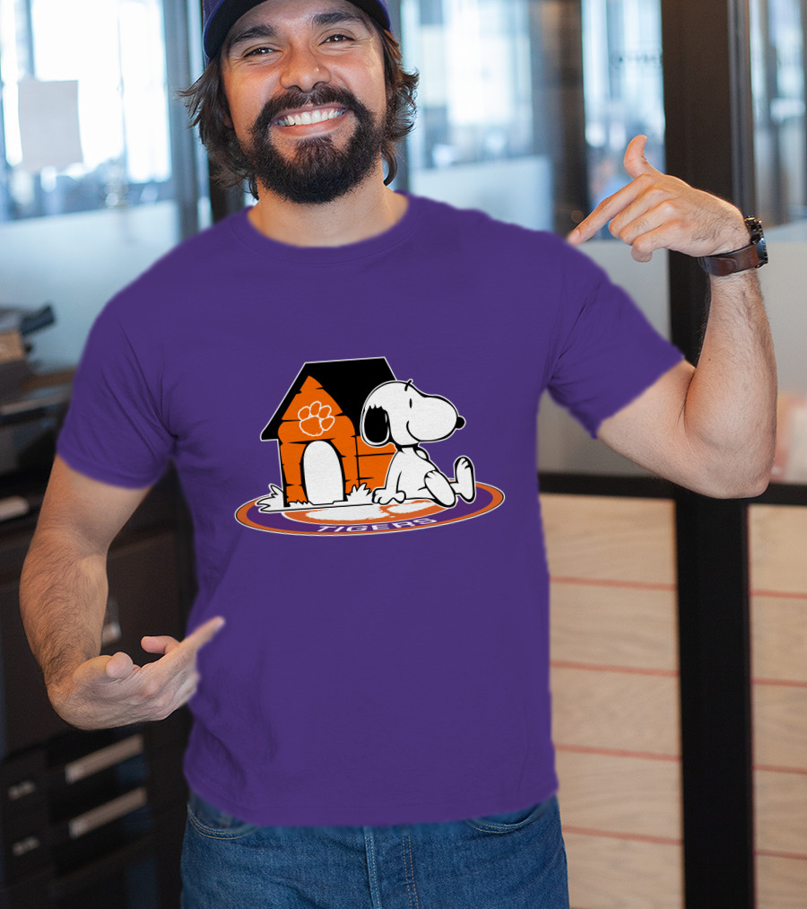 Clemson Tigers Football Forever Snoopy Doghouse Fan T-Shirt