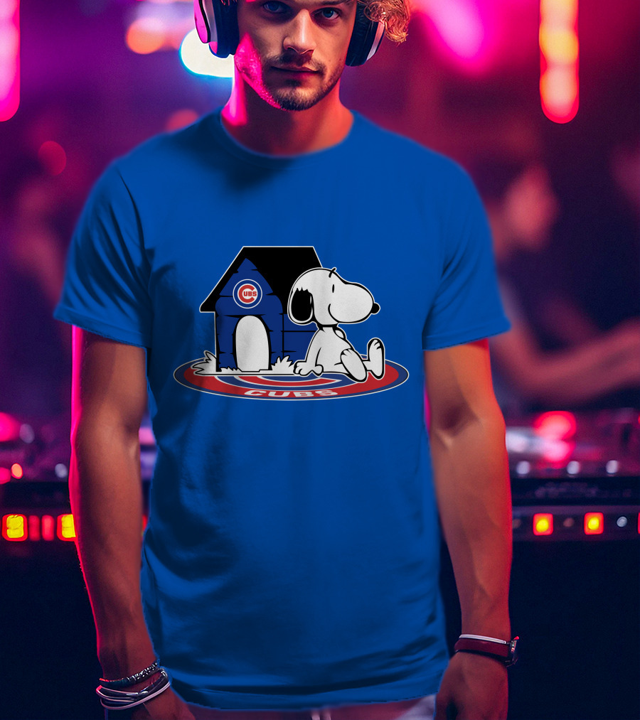 Chicago Cubs Snoopy Fan Forever T-Shirt