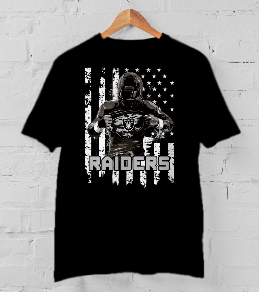 Las Vegas Raiders Player With American Flag Background T-Shirt