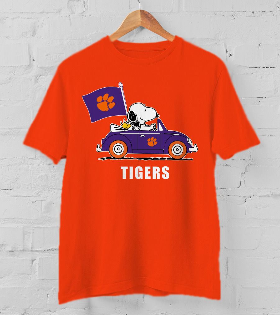 Clemson Tigers Snoopy Driving With Woodstock In Purple Car T-Shirt