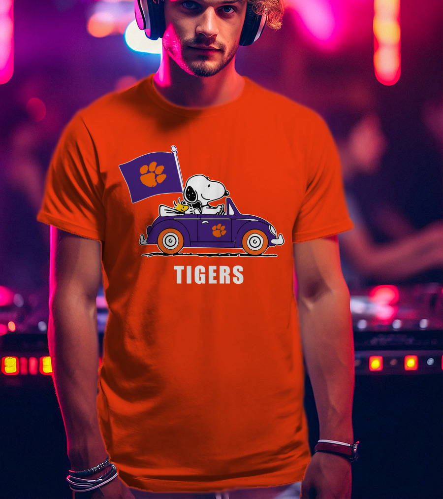 Clemson Tigers Snoopy Driving With Woodstock In Purple Car T-Shirt