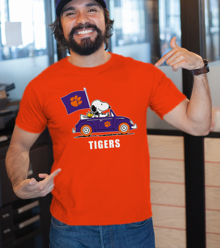 Clemson Tigers Snoopy Driving With Woodstock In Purple Car T-Shirt