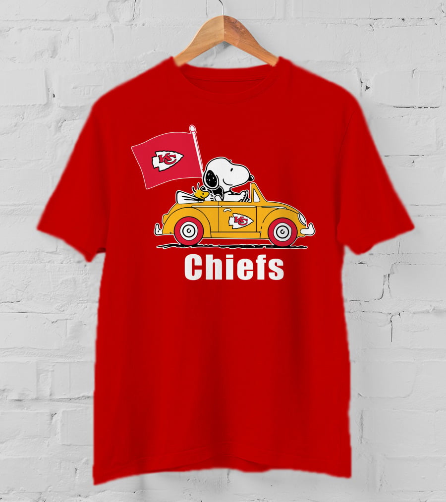 Kansas City Chiefs Snoopy Riding With Woodstock In Yellow Car T-Shirt
