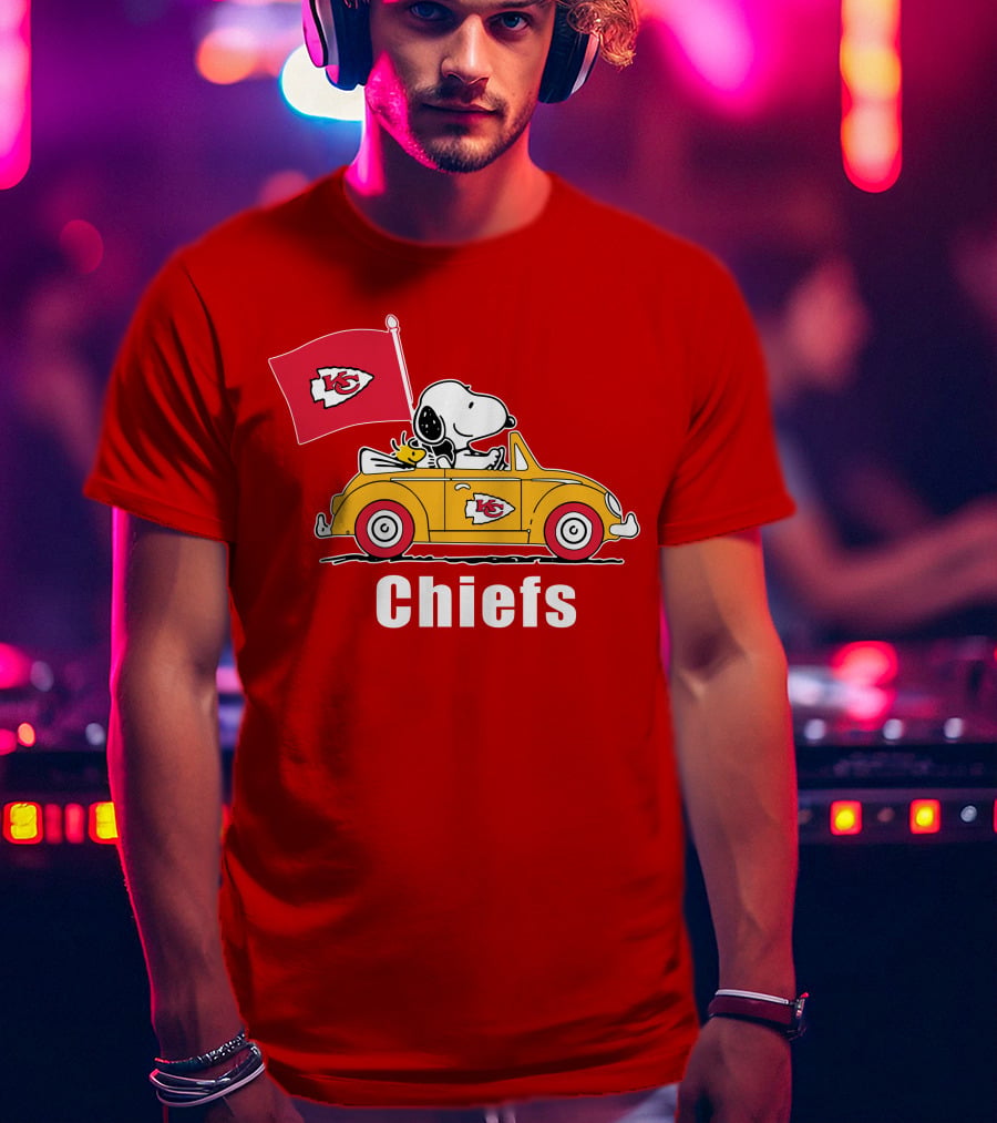 Kansas City Chiefs Snoopy Riding With Woodstock In Yellow Car T-Shirt