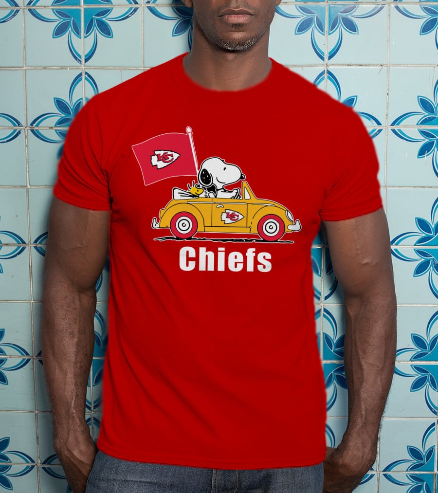 Kansas City Chiefs Snoopy Riding With Woodstock In Yellow Car T-Shirt