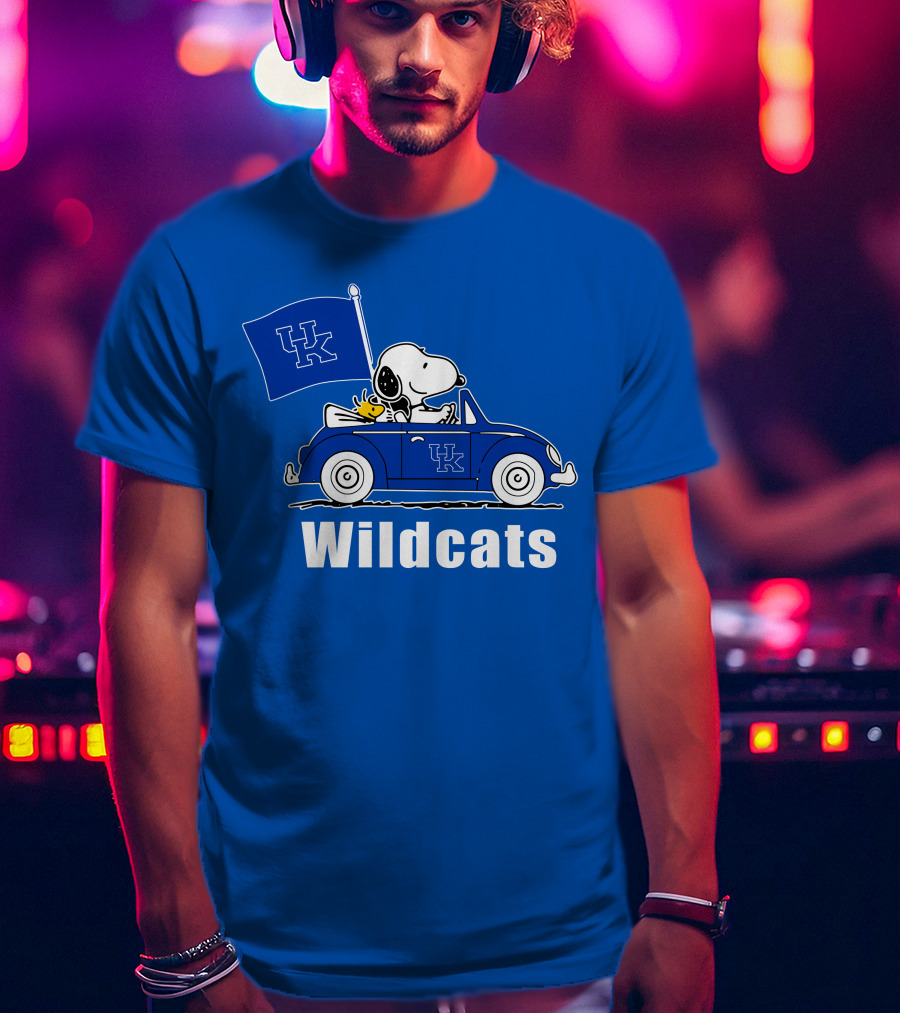 Snoopy Driving Kentucky Wildcats Car With Woodstock And UK Flag T-Shirt