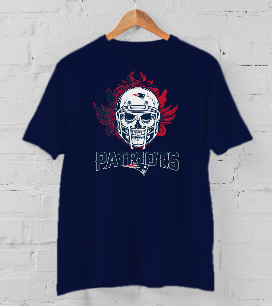 New England Patriots Skull Helmet Sports T-Shirt