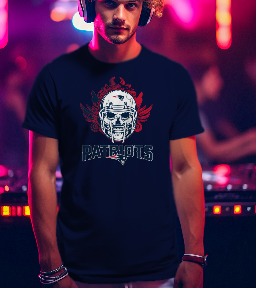 New England Patriots Skull Helmet Sports T-Shirt