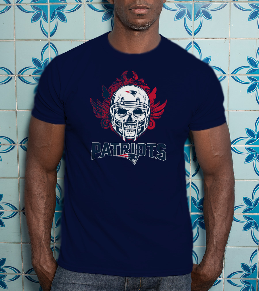 New England Patriots Skull Helmet Sports T-Shirt