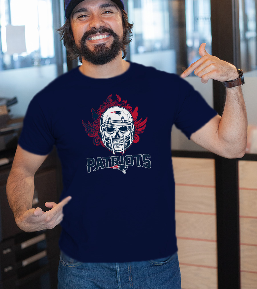 New England Patriots Skull Helmet Sports T-Shirt