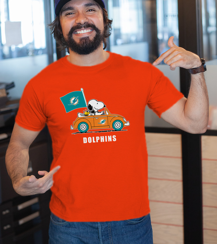 Miami Dolphins Snoopy Woodstock Driving Car Flag T-Shirt