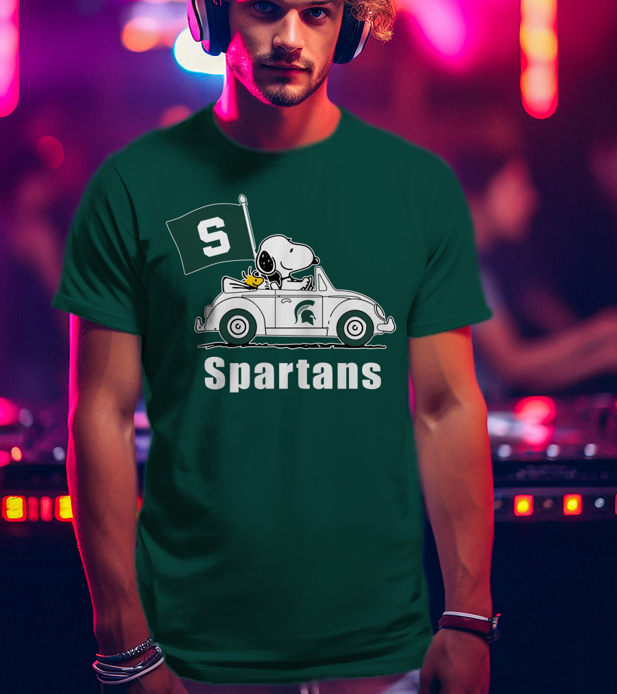 Snoopy Driving With Michigan State Spartans Flag T-Shirt