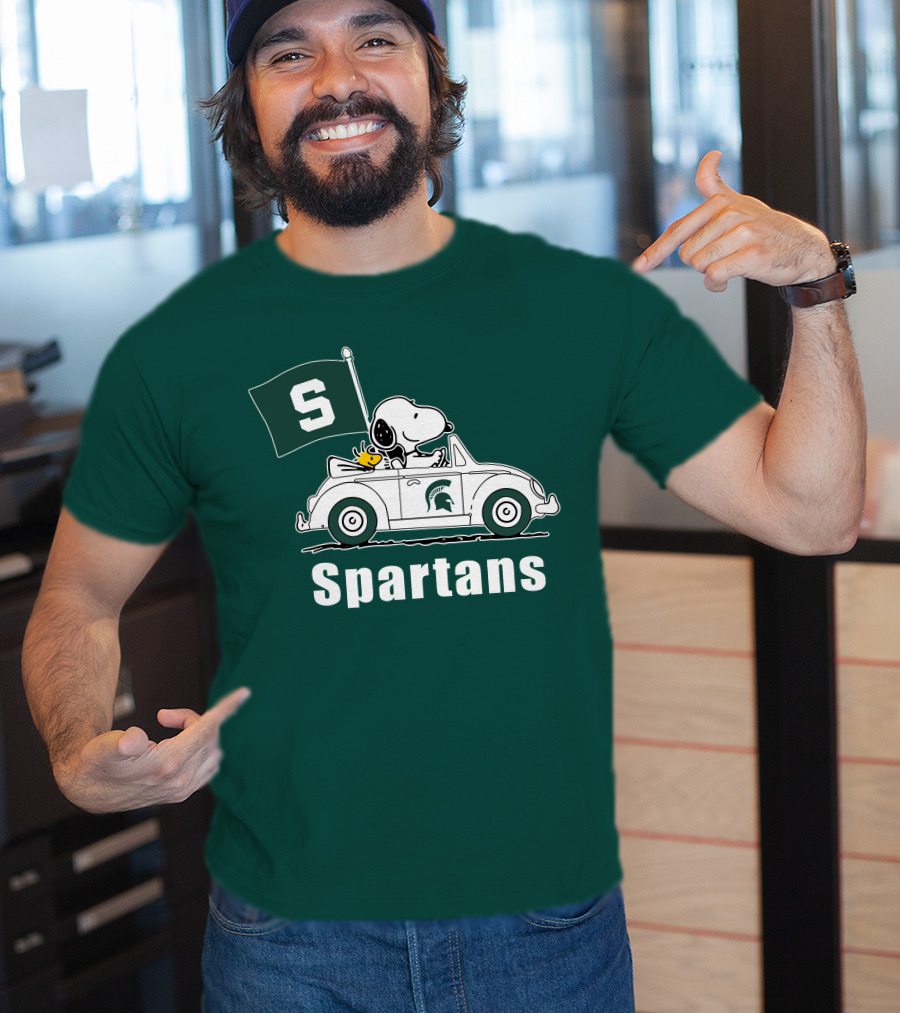 Snoopy Driving With Michigan State Spartans Flag T-Shirt