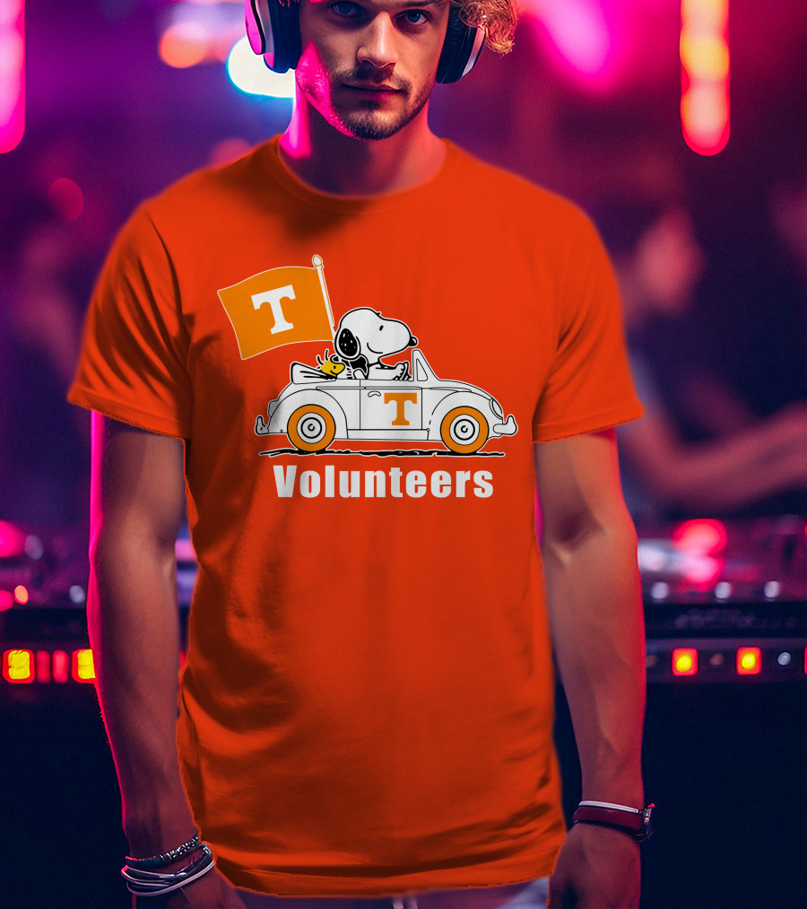 Tennessee Volunteers Snoopy Driving With T Flag T-Shirt