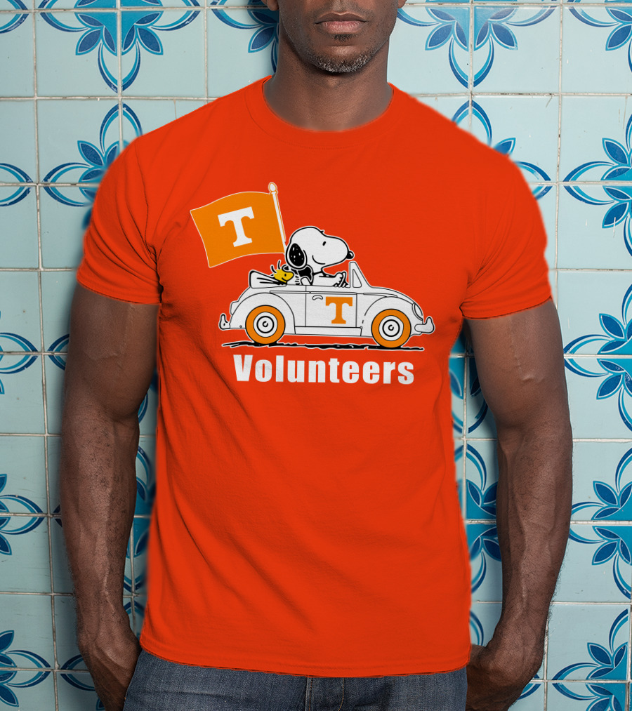 Tennessee Volunteers Snoopy Driving With T Flag T-Shirt