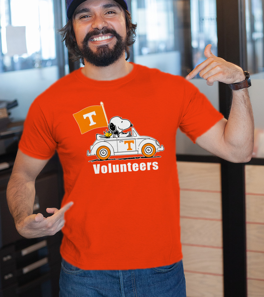 Tennessee Volunteers Snoopy Driving With T Flag T-Shirt