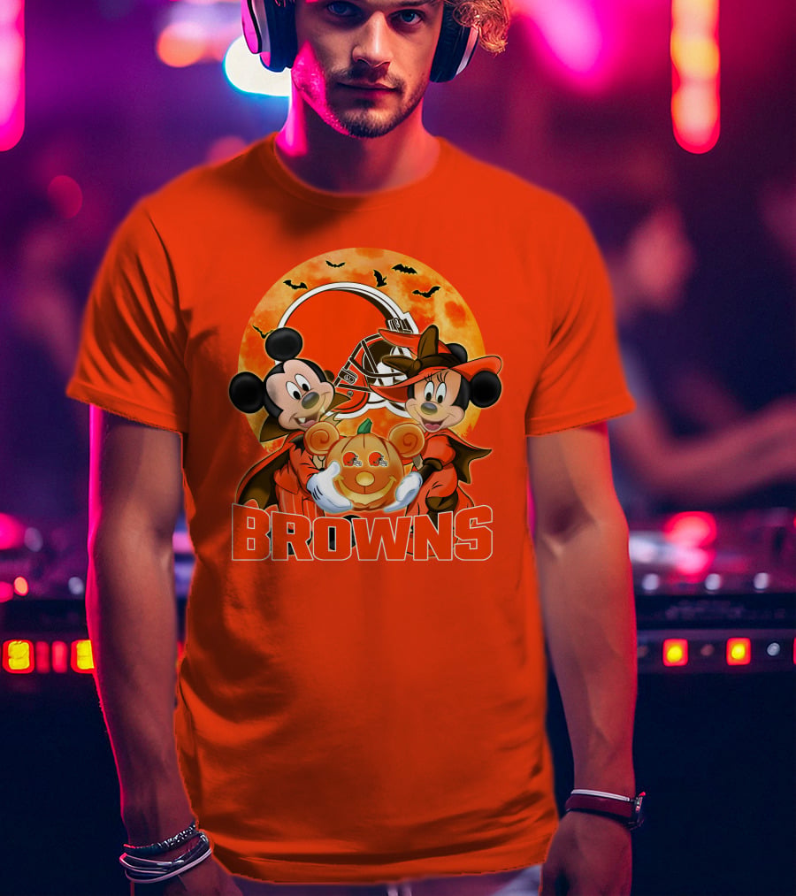 Cleveland Browns Mickey And Minnie Mouse Halloween Bats Pumpkin Helmet T-Shirt