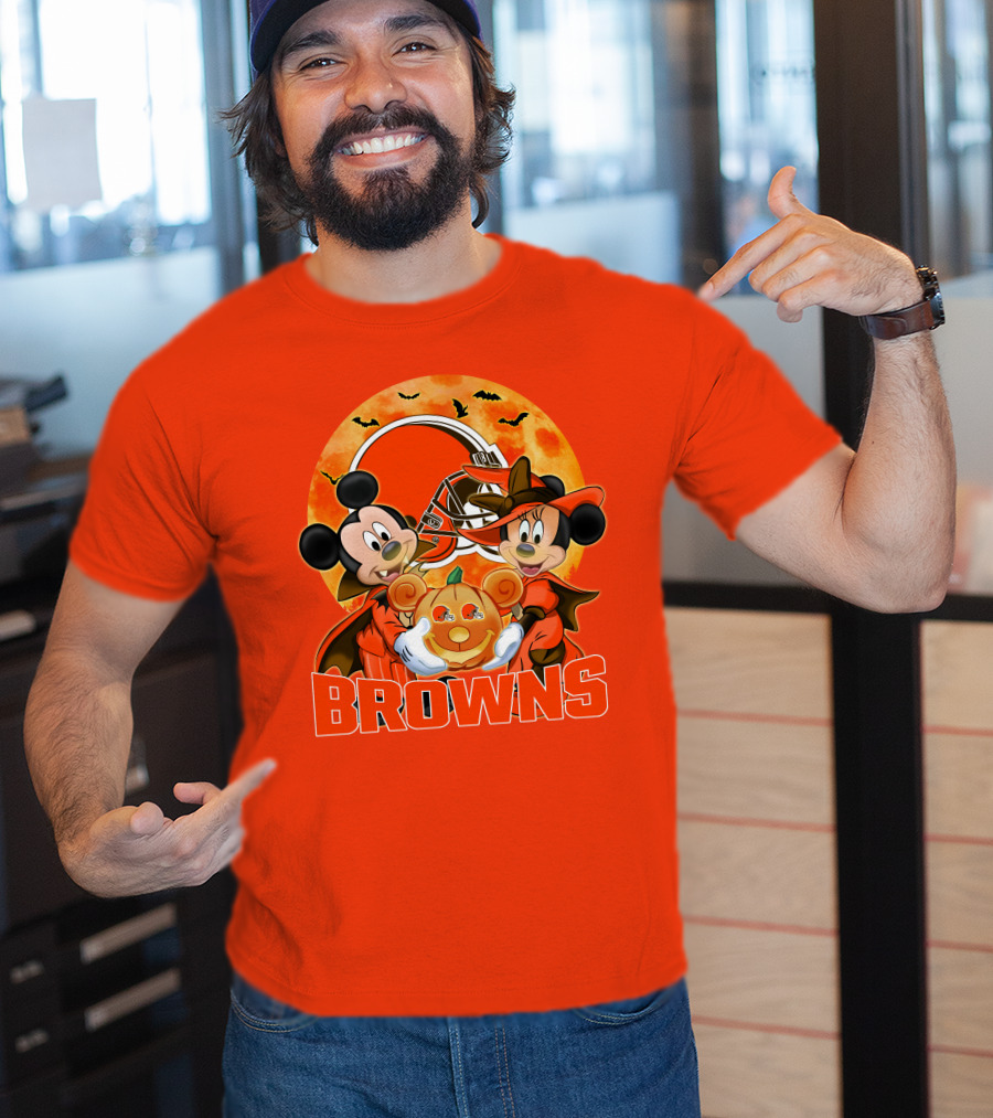 Cleveland Browns Mickey And Minnie Mouse Halloween Bats Pumpkin Helmet T-Shirt