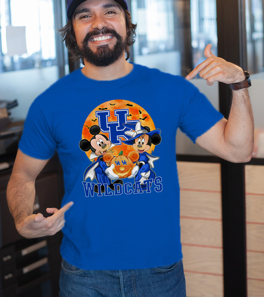 Kentucky Wildcats Mickey Mouse Minnie Mouse Halloween Moon Pumpkin T-Shirt