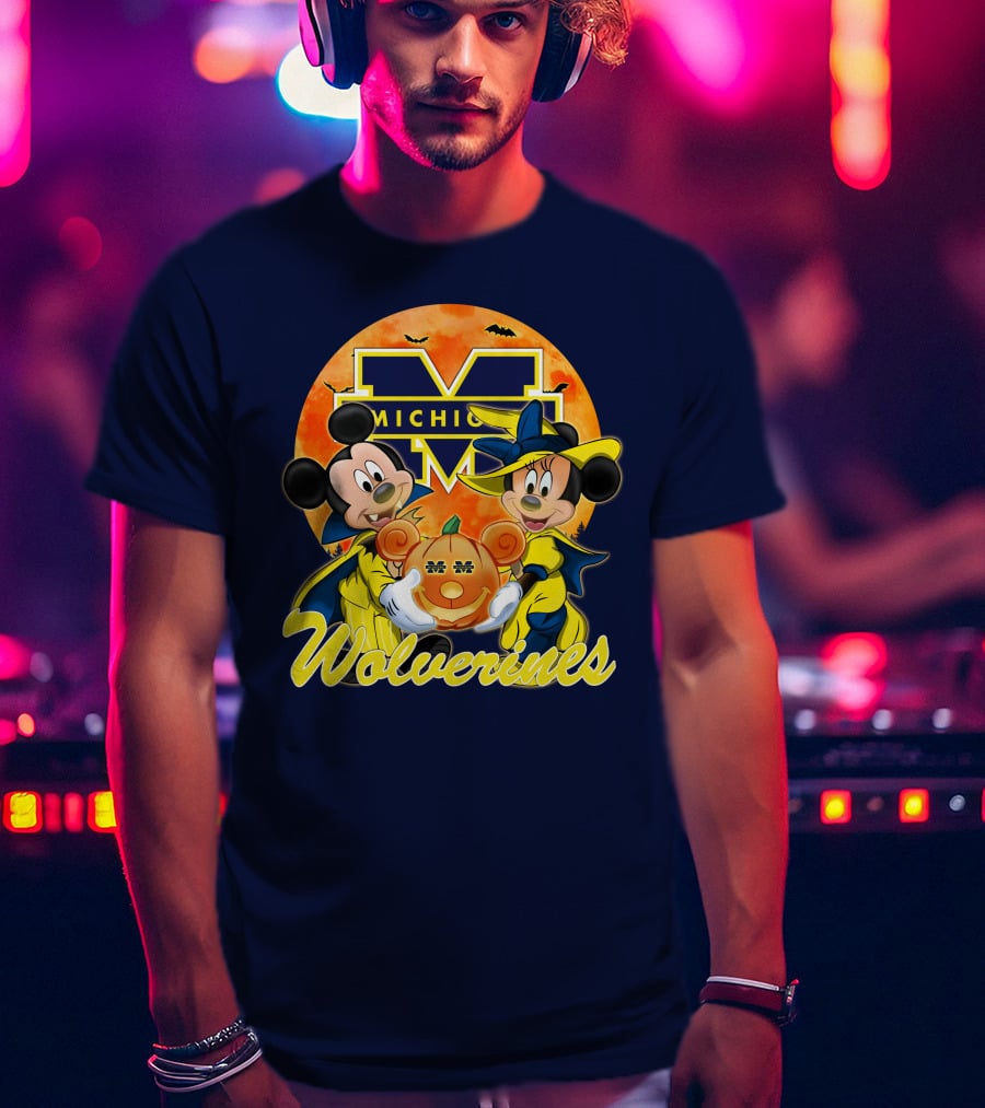 Michigan Wolverines Mickey And Minnie Mouse Halloween Pumpkin T-Shirt
