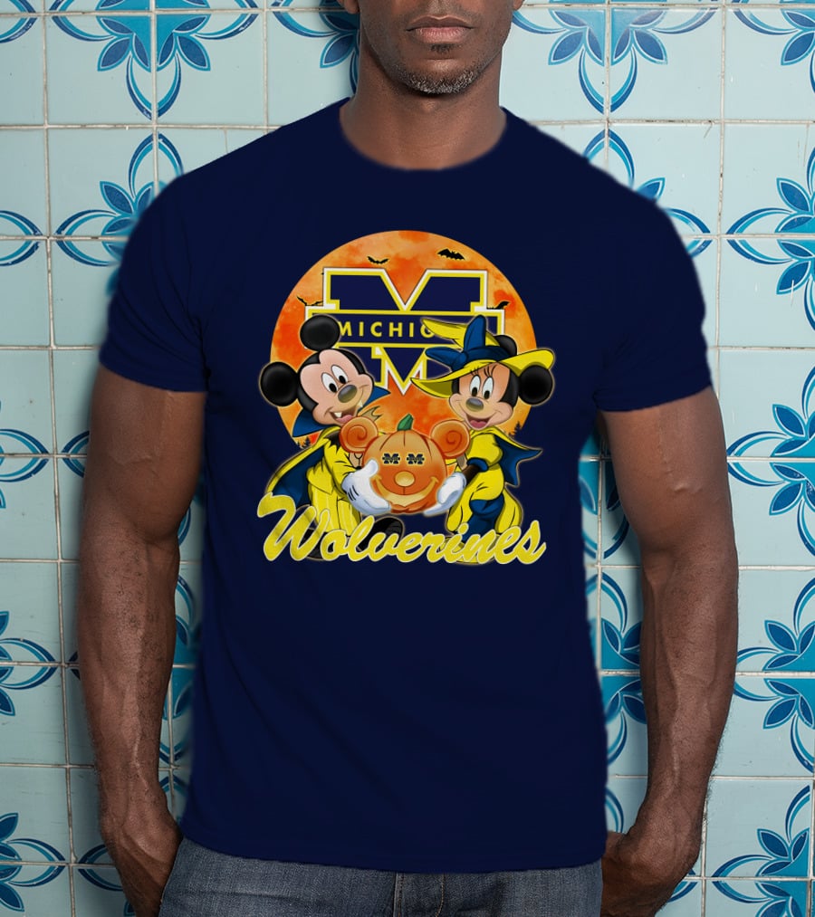 Michigan Wolverines Mickey And Minnie Mouse Halloween Pumpkin T-Shirt
