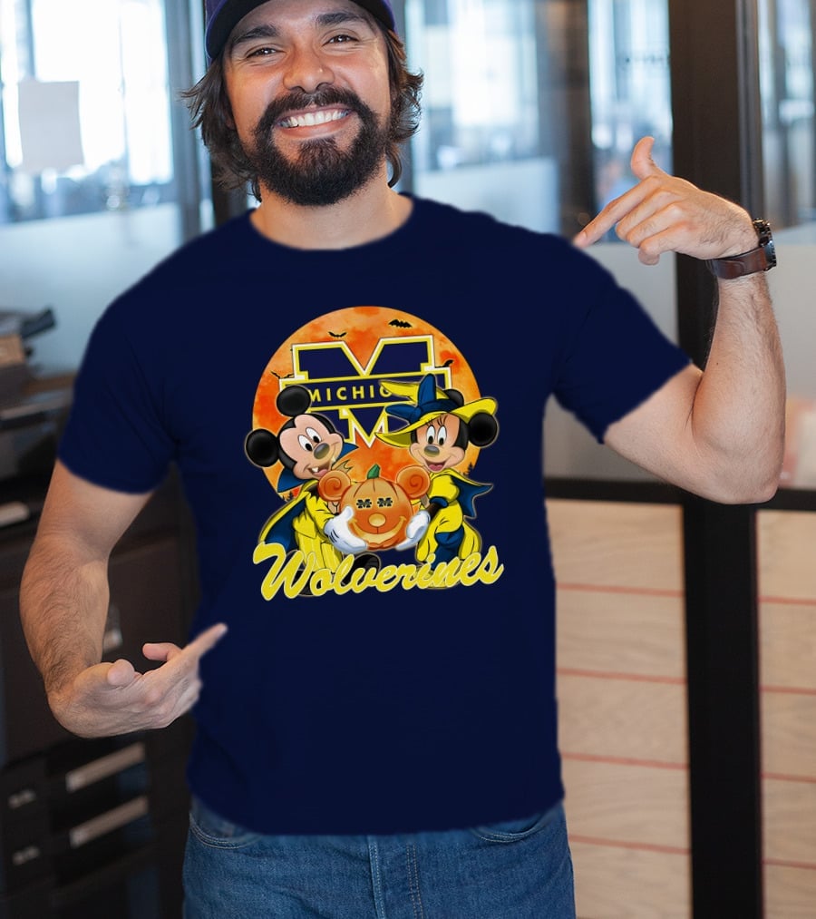 Michigan Wolverines Mickey And Minnie Mouse Halloween Pumpkin T-Shirt
