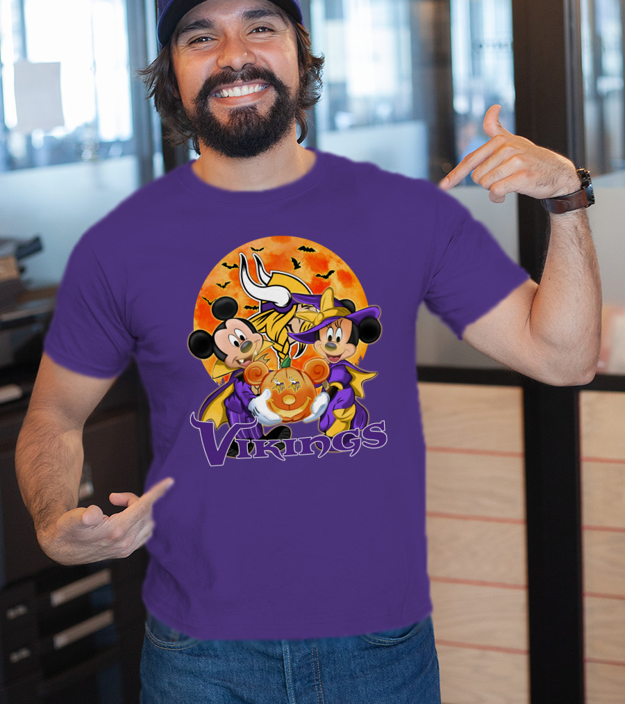 Vikings Halloween Mickey Mouse And Minnie Mouse Football Pumpkin T-Shirt